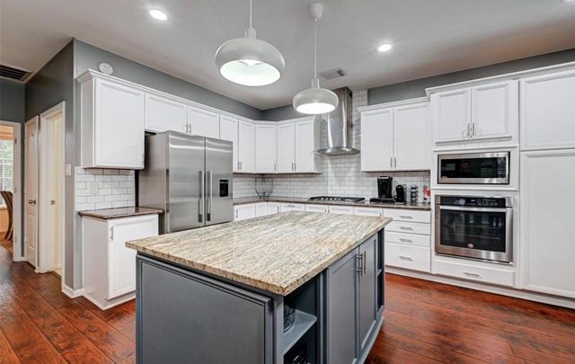 19 Heather Wisp Place, The Woodlands, TX 77381
