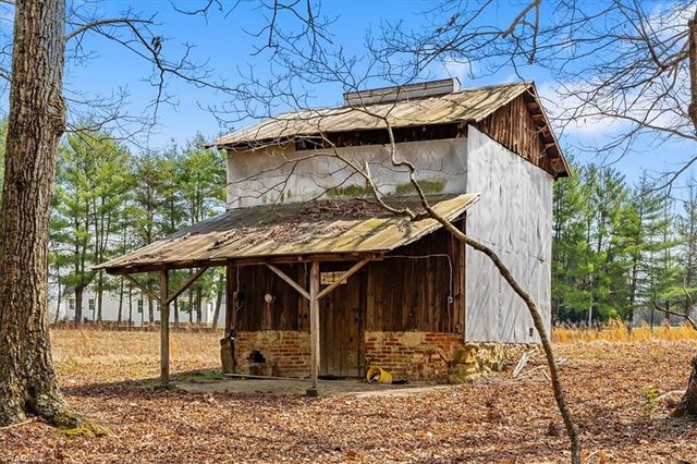 8417 Linville Road, Oak Ridge, NC 27310