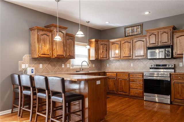 25609 E 31st Terrace, Blue Springs, MO 64015