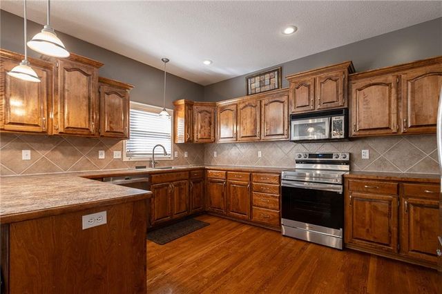 25609 E 31st Terrace, Blue Springs, MO 64015