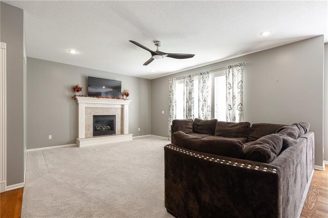 25609 E 31st Terrace, Blue Springs, MO 64015