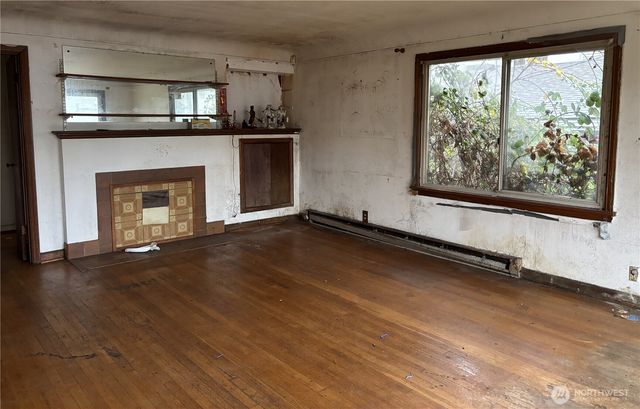 9208 17th Avenue SW, Seattle, WA 98106