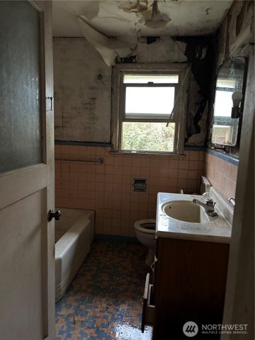 9208 17th Avenue SW, Seattle, WA 98106