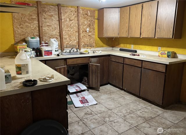 9208 17th Avenue SW, Seattle, WA 98106