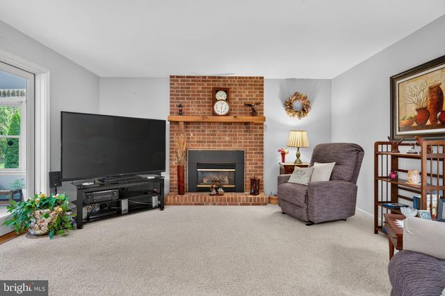 13 DIANE AVE, Lititz, PA 17543