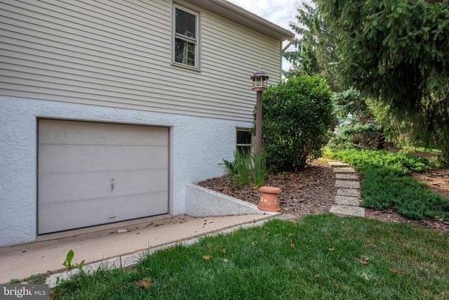 13 DIANE AVE, Lititz, PA 17543