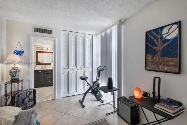 3475 N Country Club Drive 619, Aventura, FL 33180
