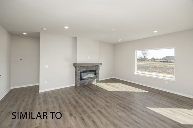 16314 Ironwood Lane, Urbandale, IA 50323