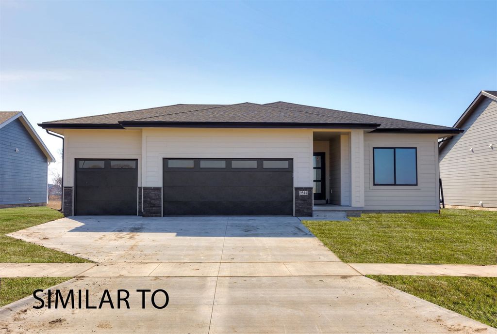 16314 Ironwood Lane, Urbandale, IA 50323