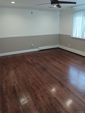 31 Essex Street, West Babylon, NY 11704