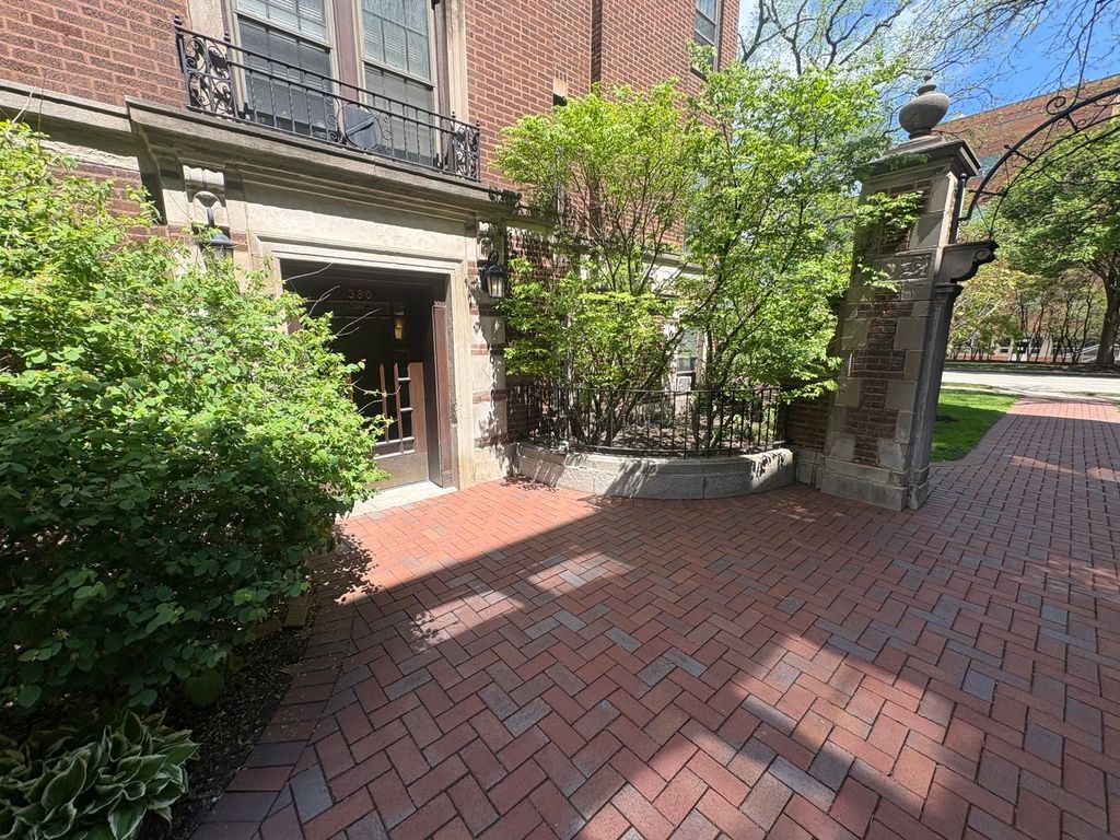 380 Ridge Avenue 13G, Evanston, IL 60202