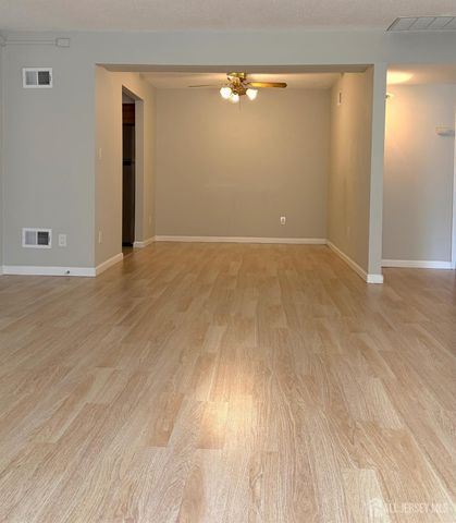 43 deerberry Lane, South Brunswick, NJ 08852