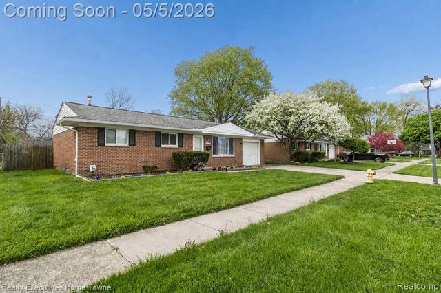 20790 Shoreview Street, Clinton Township, MI 48035