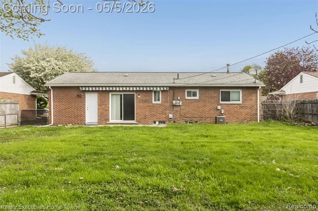 20790 Shoreview Street, Clinton Township, MI 48035
