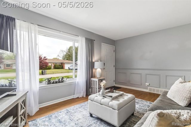 20790 Shoreview Street, Clinton Township, MI 48035
