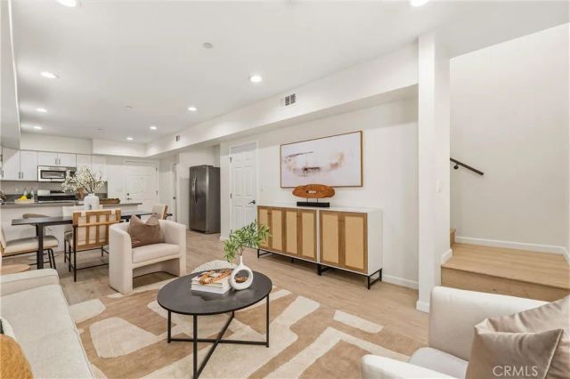 1409 N Hobart, Los Angeles, CA 90027