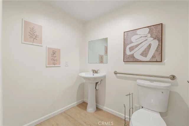 1409 N Hobart, Los Angeles, CA 90027