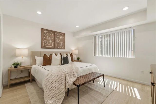 1409 N Hobart, Los Angeles, CA 90027