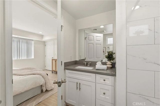 1409 N Hobart, Los Angeles, CA 90027