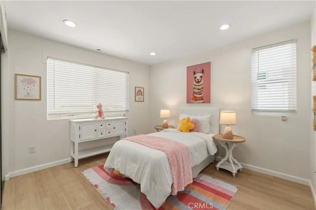 1409 N Hobart, Los Angeles, CA 90027