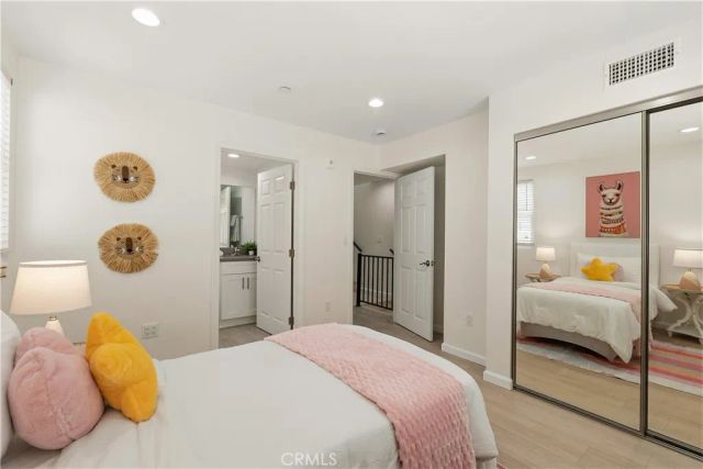 1409 N Hobart, Los Angeles, CA 90027