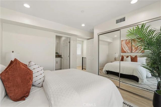 1409 N Hobart, Los Angeles, CA 90027