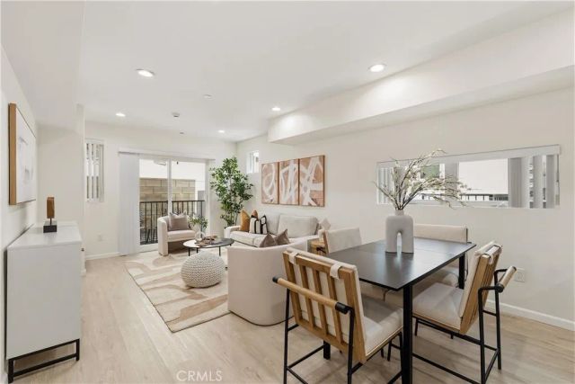 1409 N Hobart, Los Angeles, CA 90027