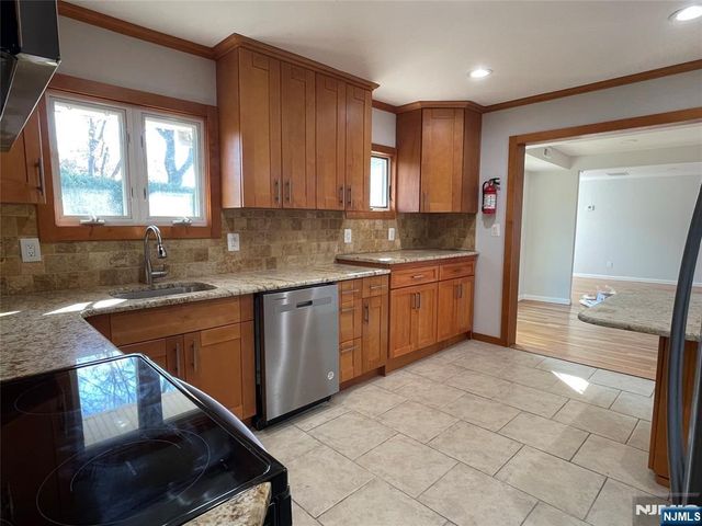 50 Knollwood Drive, Paramus, NJ 07652