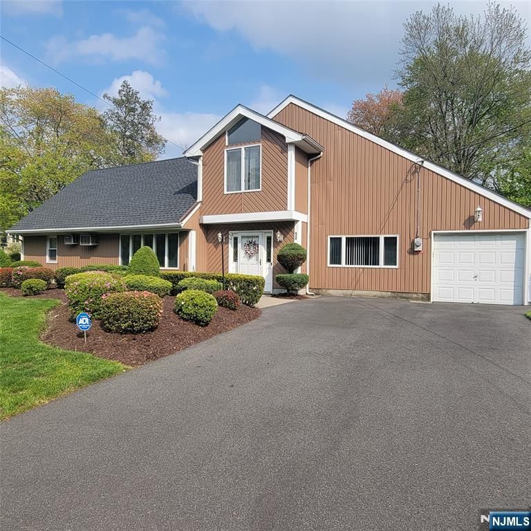 50 Knollwood Drive, Paramus, NJ 07652