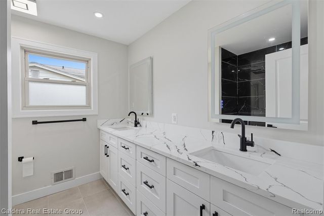20291 Lacrosse Avenue, Southfield, MI 48076