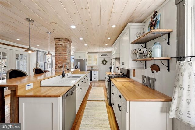 625 RIVERBEND RD, Stanley, VA 22851