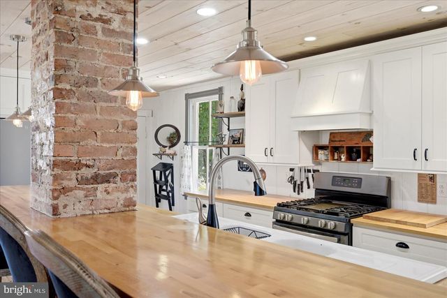 625 RIVERBEND RD, Stanley, VA 22851