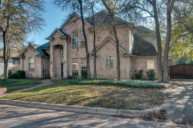 8720 Racquet Club Drive, Fort Worth, TX 76120