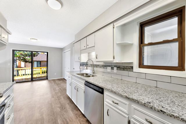 919 S Cypress St, Wichita, KS 67207