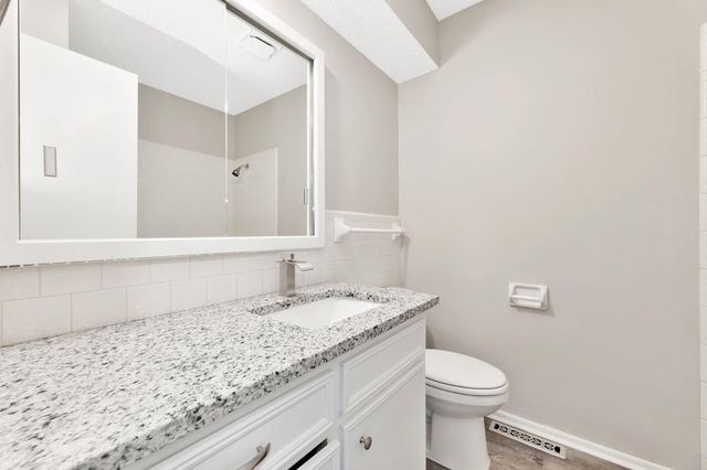 919 S Cypress St, Wichita, KS 67207