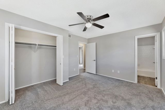 919 S Cypress St, Wichita, KS 67207