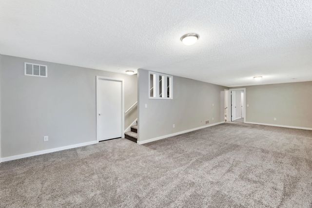 919 S Cypress St, Wichita, KS 67207