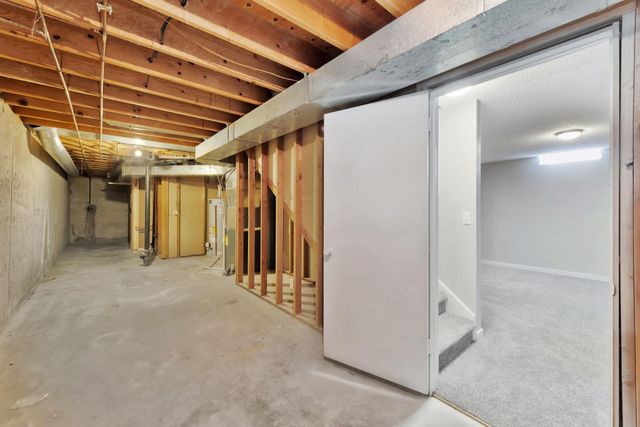 919 S Cypress St, Wichita, KS 67207