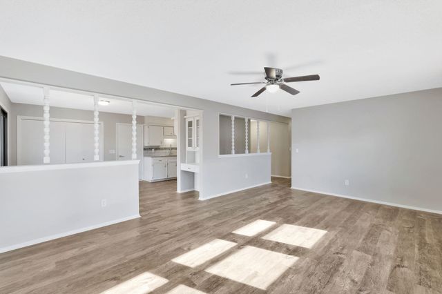 919 S Cypress St, Wichita, KS 67207