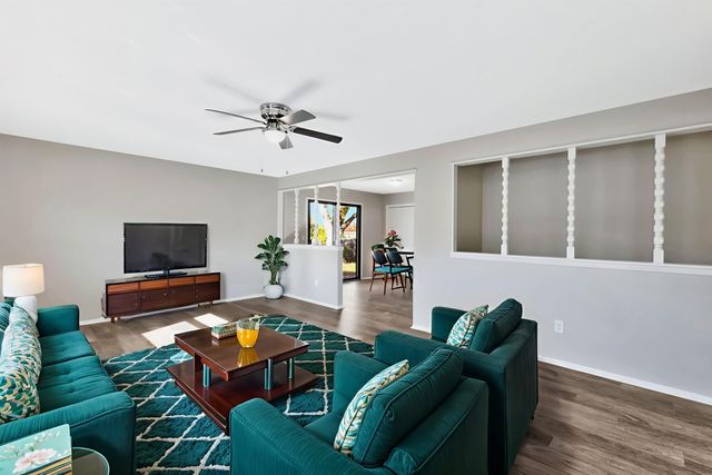 919 S Cypress St, Wichita, KS 67207