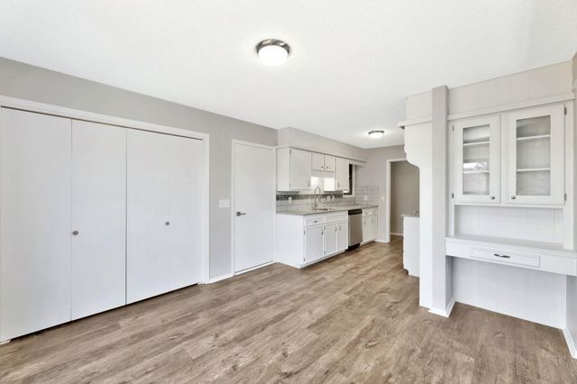 919 S Cypress St, Wichita, KS 67207