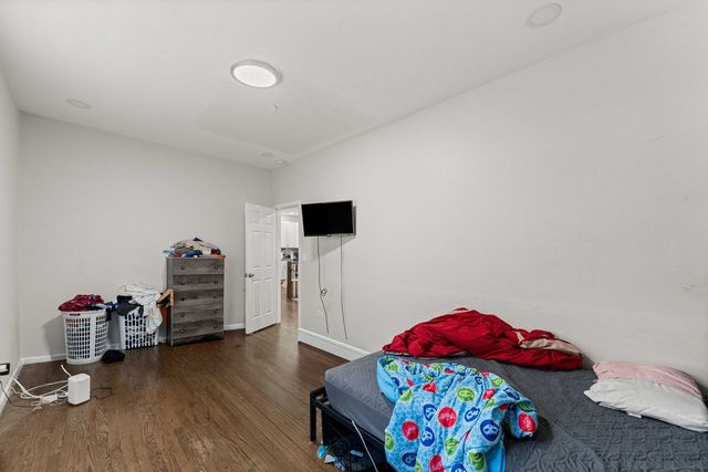 7651 S Cregier Avenue, Chicago, IL 60649