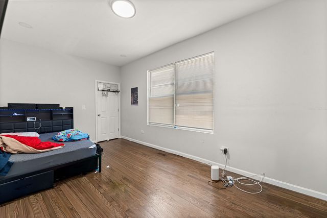 7651 S Cregier Avenue, Chicago, IL 60649