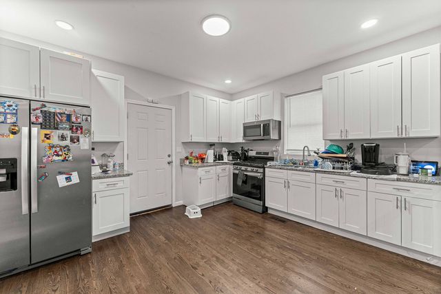 7651 S Cregier Avenue, Chicago, IL 60649
