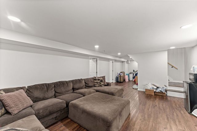 7651 S Cregier Avenue, Chicago, IL 60649