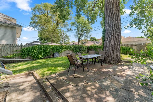 7651 S Cregier Avenue, Chicago, IL 60649