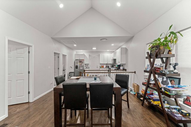 7651 S Cregier Avenue, Chicago, IL 60649