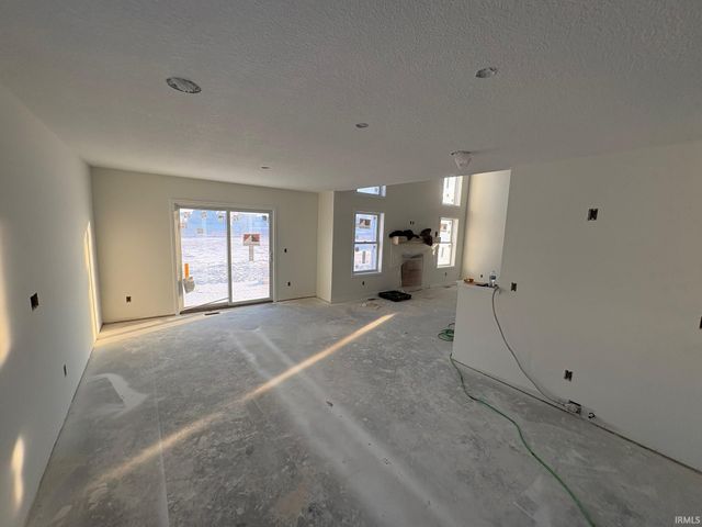 17412 Creekside Crossing Run, Huntertown, IN 46748