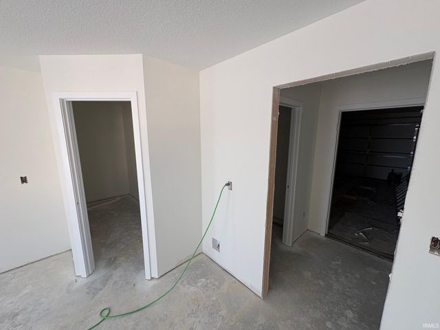 17412 Creekside Crossing Run, Huntertown, IN 46748