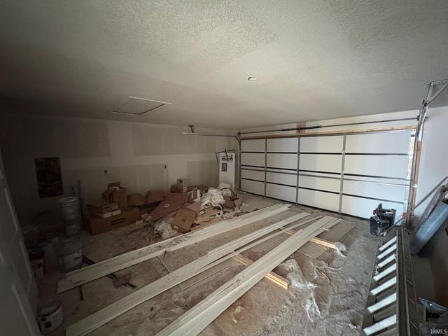 17412 Creekside Crossing Run, Huntertown, IN 46748